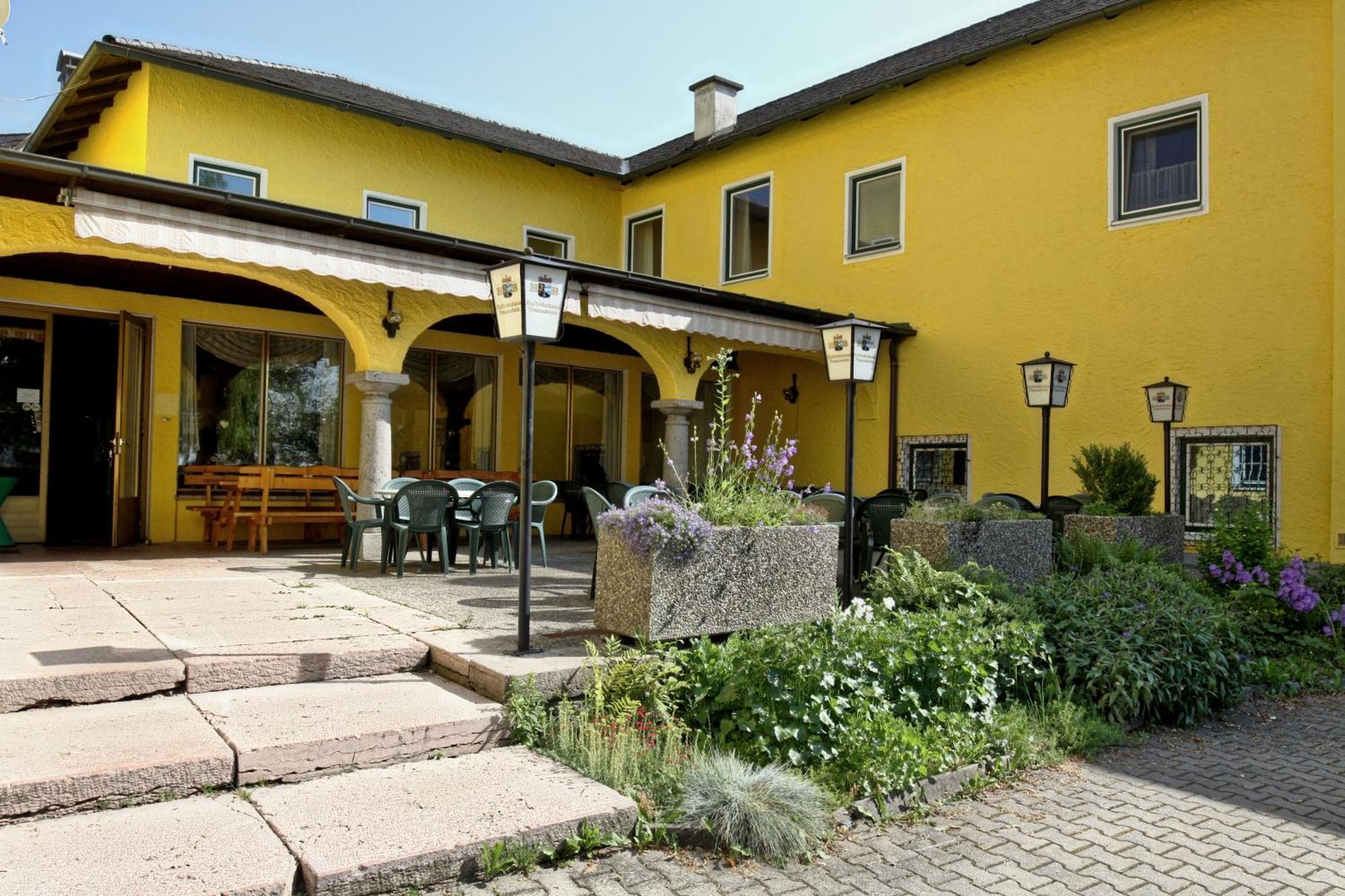 Stiftsgasthof Hochburg Exterior photo